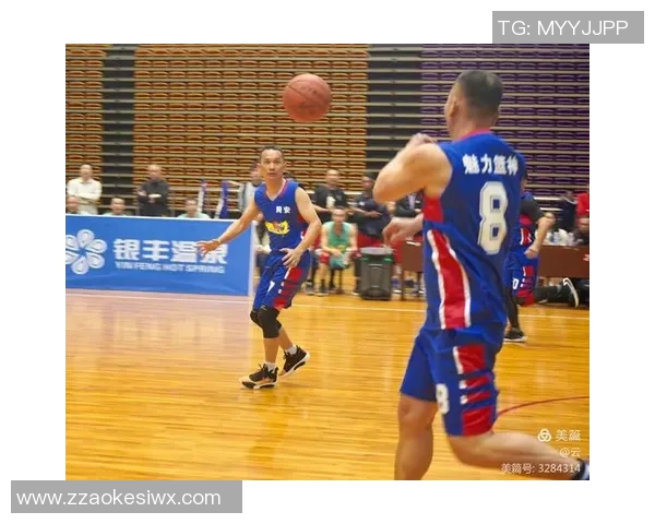 国外足球明星畅游上海夜景尽显魅力与风采的精彩瞬间